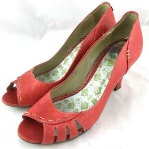 Vintage retro peep toe pumps in red leather with contrast stitching
